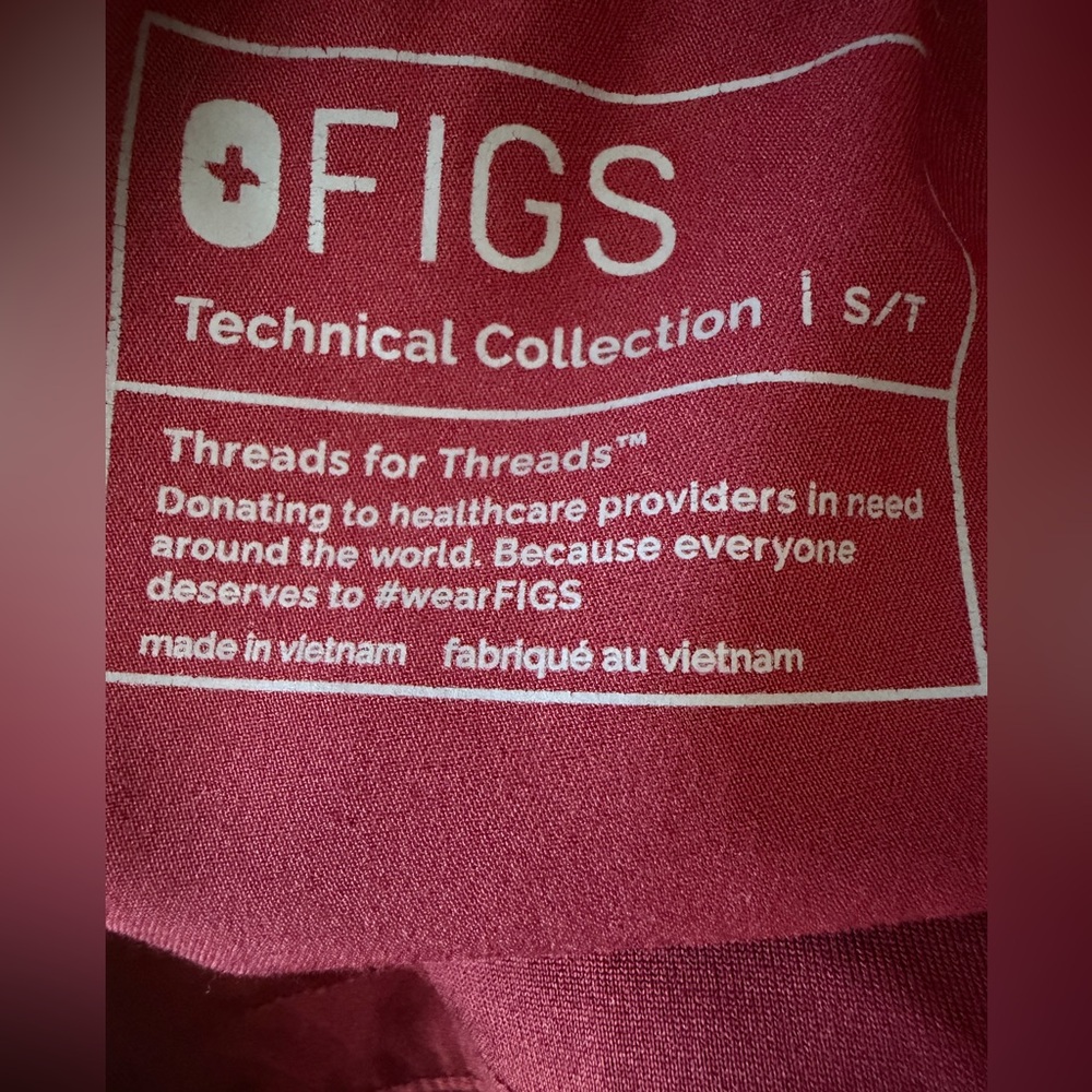 FIGS Burgundy Scrub Set Small Top & Jogger Pants Technical Collection Nurse - Picture 15 of 16